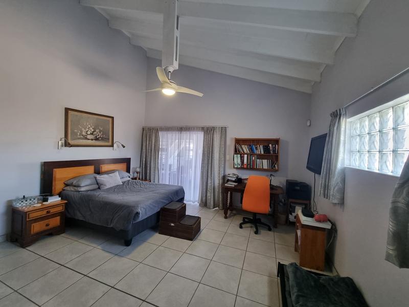 4 Bedroom Property for Sale in Outeniqua Strand Western Cape